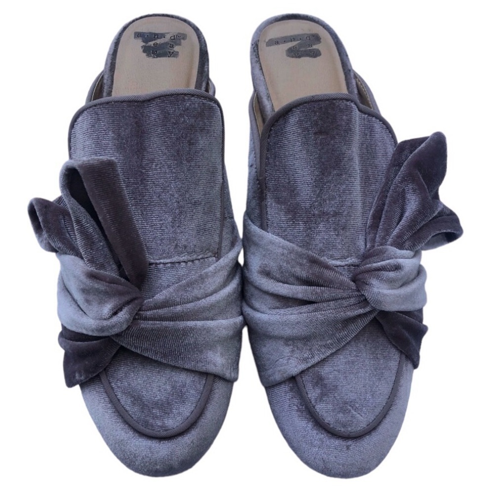 Mauve faux velvet slip on flat mules 9.5
